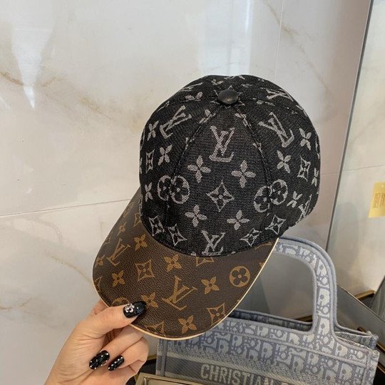 LOUIS VUITTON - BASEBALL CAP