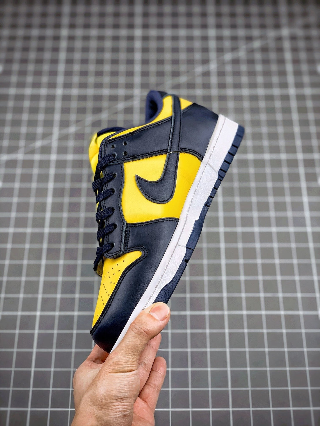 NIKE DUNK LOW "MICHIGAN" : Nike Dunk Low 'Michigan' sneaker featuring Varsity Maize leather upper with Midnight Navy overlays a