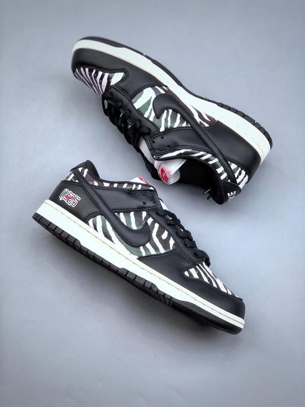 SB DUNK LOW ZEBRA