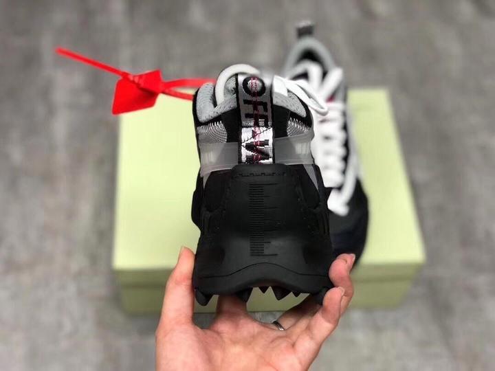 OFF-WHITE - SNEAKER