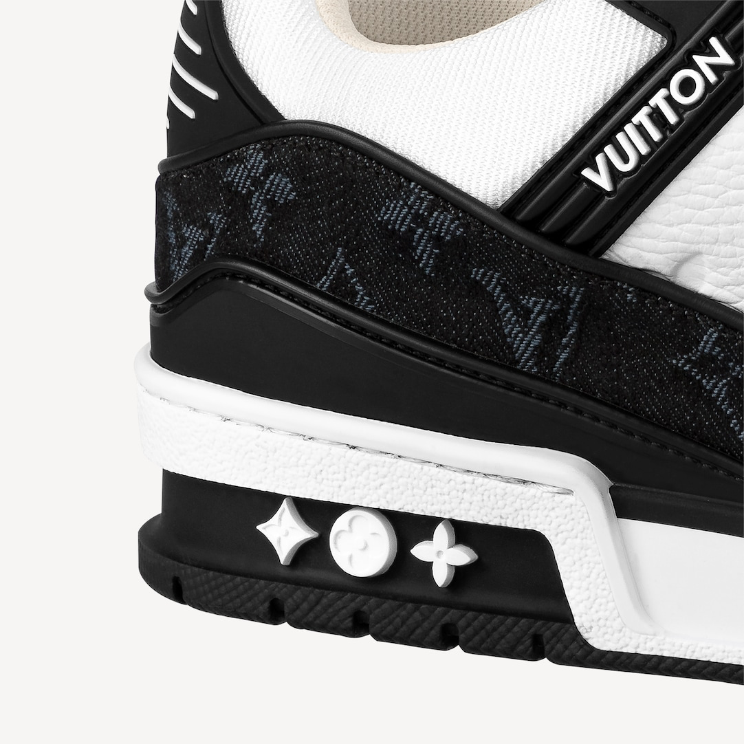 LOUIS VUITTON - SNEAKER Louis Vuitton Trainer Monogram Denim Black – Luxury Sneaker with Monogram Leather