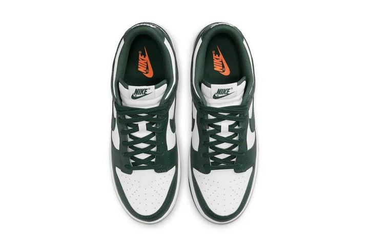 Side view of the Nike Dunk Low Varsity Green showcasing the white leather base and Varsity Green overlays.

Close-up of the Varsity Green Swoosh and heel detailing on the Nike Dunk Low Varsity Green.

Overhead view highlighting the padded collar and overall design of the Nike Dunk Low Varsity Green.